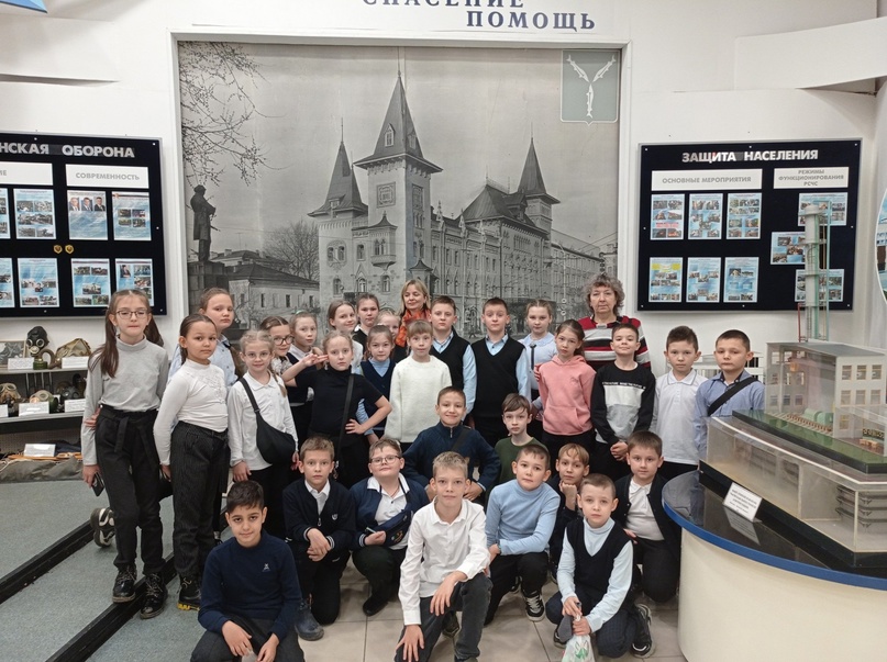 Ученики 3а и 3в классов 17 ноября посетили музей МЧС г. Саратова.